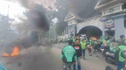 Pengemudi Ojol Tolak Kebijakan Baru dan Padati Kantor Gubernur Sulsel