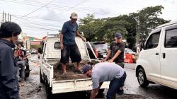 Warga Minasa Upa Timbun Jalan Rusak di Aroepala