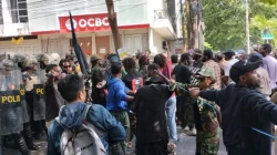 Mahasiswa Memblokade Jalan Lanto Dg Pasewang Peringati 64 Tahun Deklarasi Papua